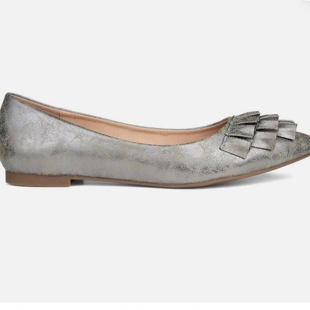 New Journee Collection Women’s Pewter Judy Flats with Ruffle Trim Vegan Leather‎